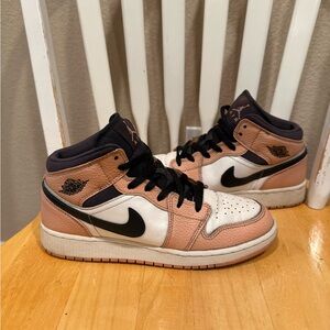 Youth Jordan 1 ‘Pink Quartz’ (size 6.5Y)
